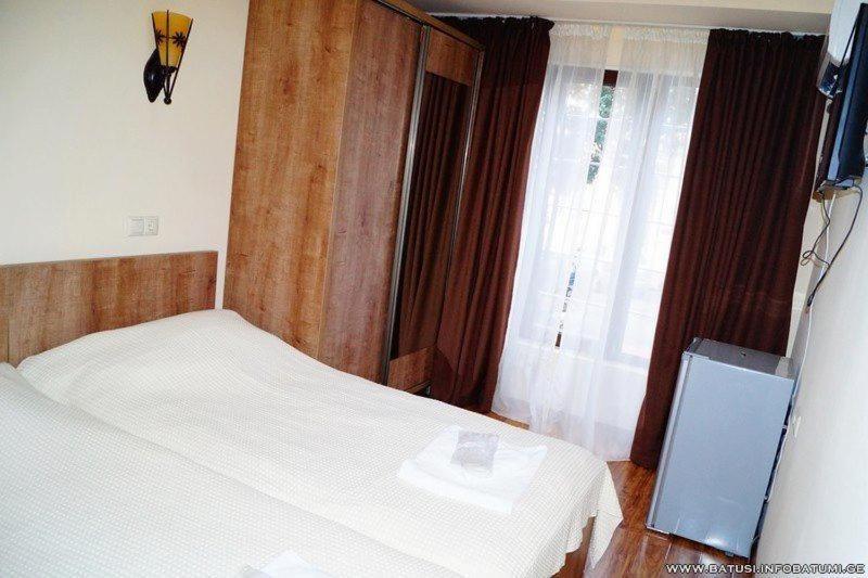 Batusihotel Batoumi Extérieur photo