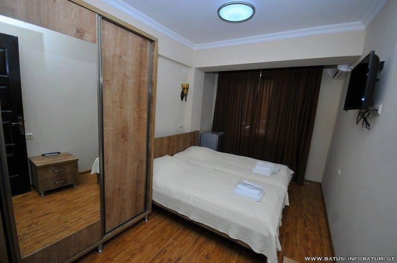 Batusihotel Batoumi Extérieur photo